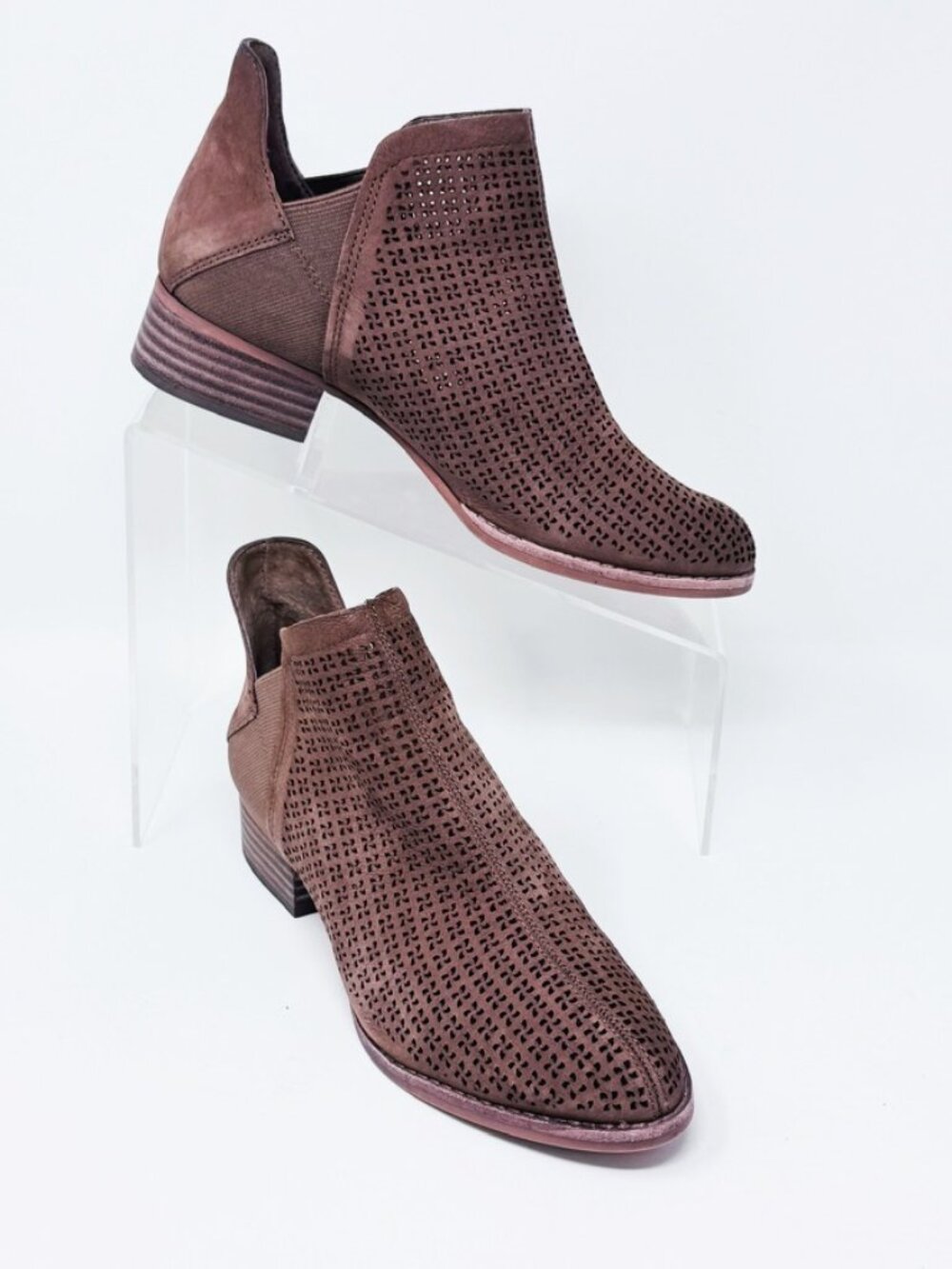 Vince Camuto Women Brown Suede Leather Laser cut Slip on Bootie Size 6.5